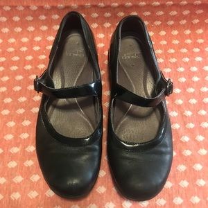 Black leather Dansko MaryJanes Size 39/9